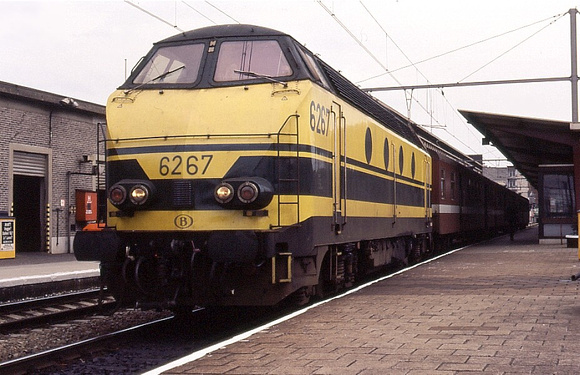 6267 at Hasselt with a branch working to Mol